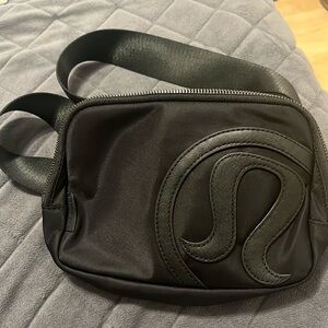 lululemon belt bag!